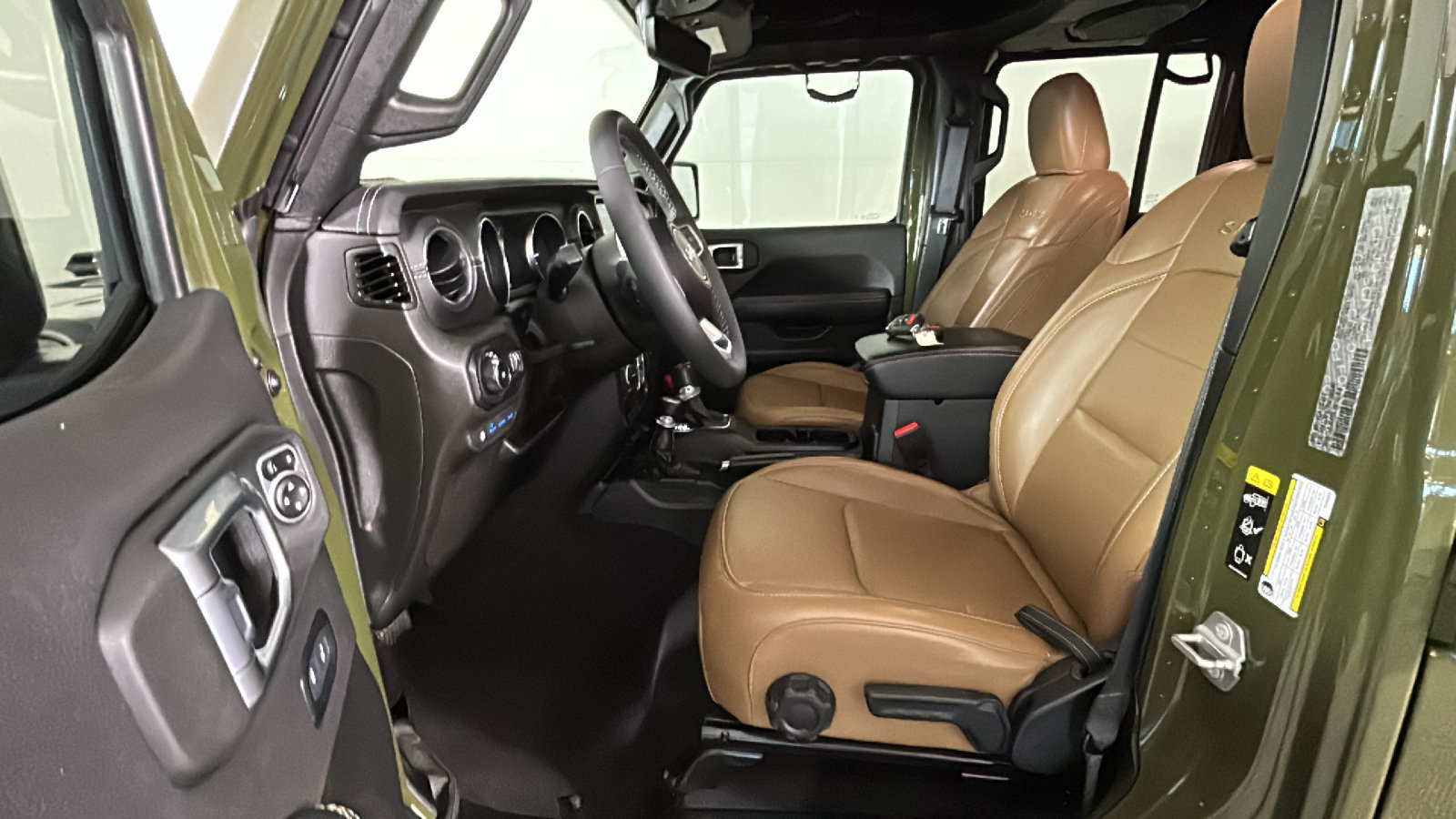 Used 2023 Jeep Wrangler Unlimited Sahara AWD/4WD image 13