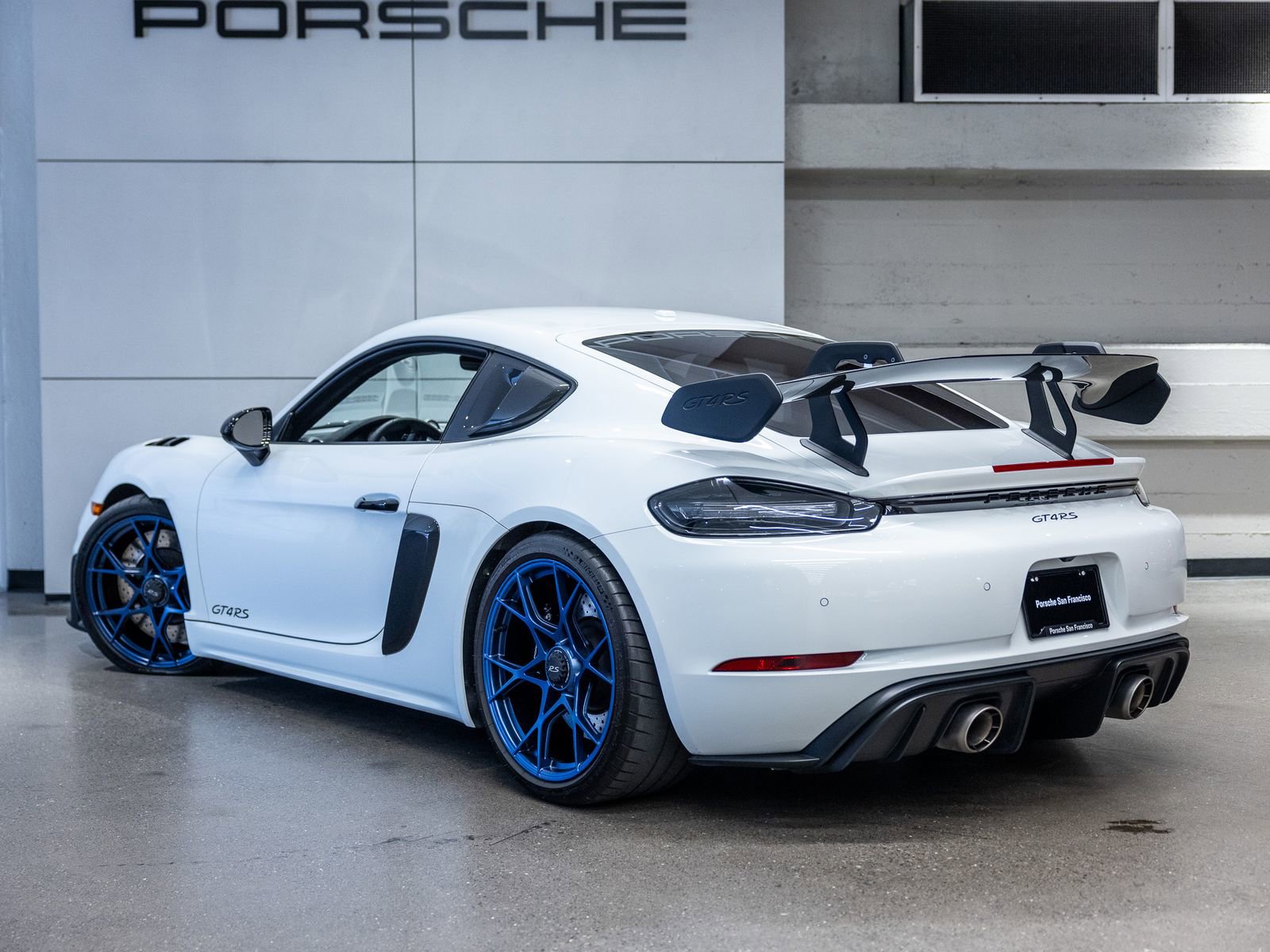 Certified 2025 Porsche 718 Cayman GT4 RS RWD image 3