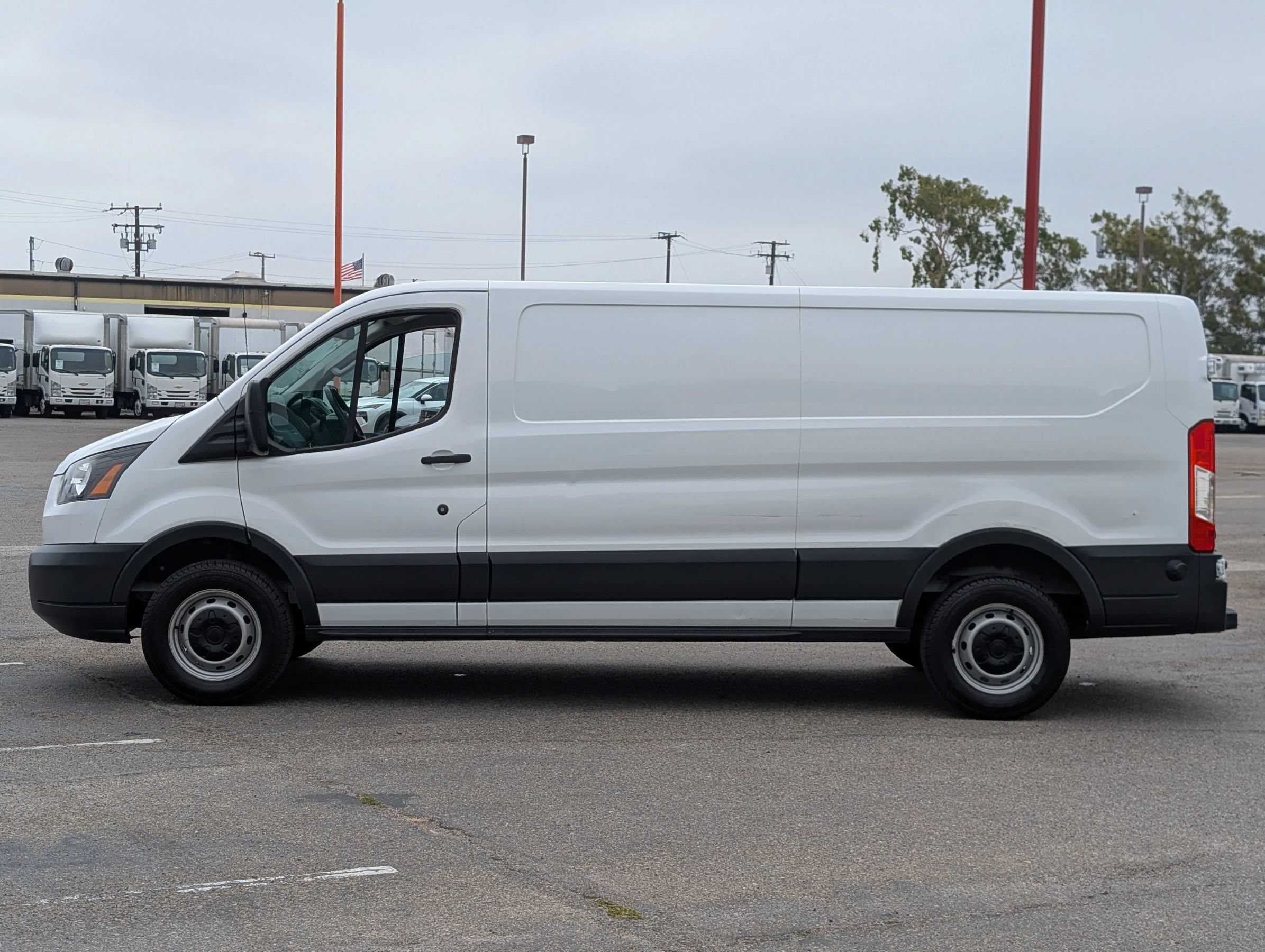 Used 2018 Ford Transit 150 148 Low Roof RWD image 4