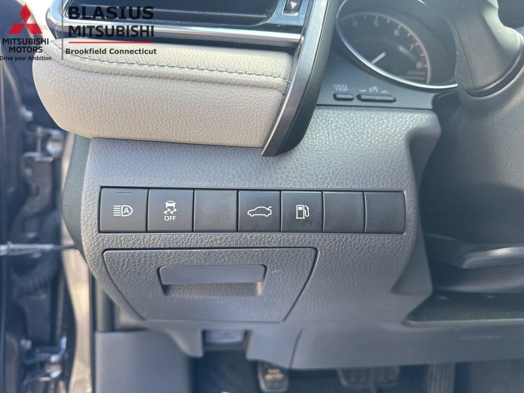 Used 2018 Toyota Camry LE FWD image 19