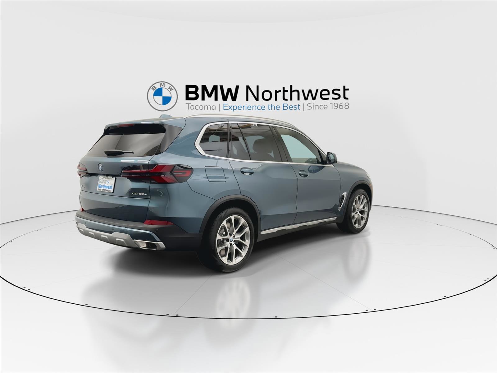 New 2026 BMW X5 xDrive50e w/ Climate Comfort Package image 3