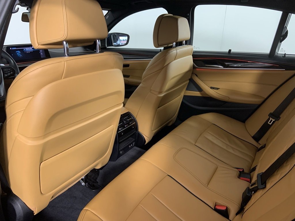 Used 2020 BMW 530e xDrive w/ Executive Package image 29