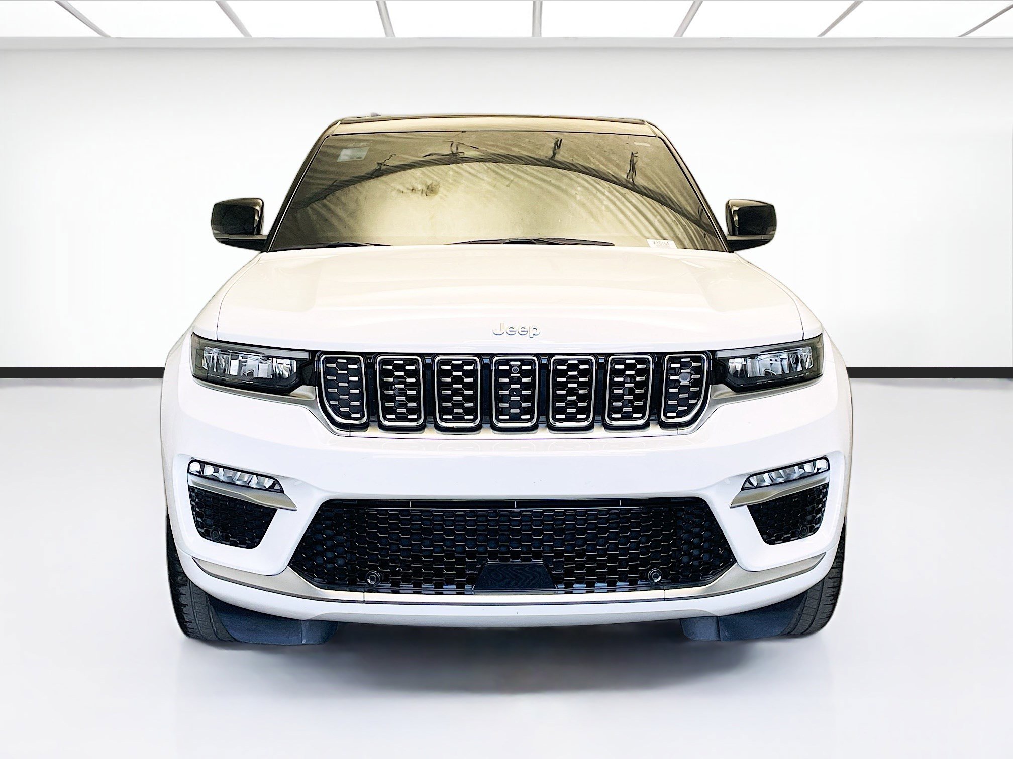 Used 2023 Jeep Grand Cherokee Summit AWD/4WD image 2