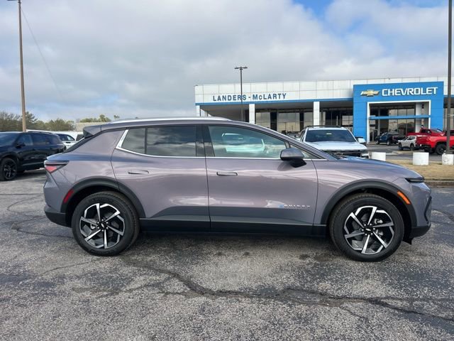 New 2026 Chevrolet Equinox EV LT image 2