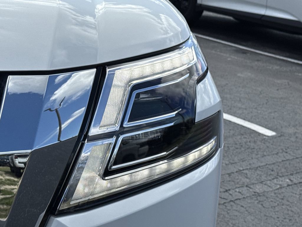 Certified 2024 Nissan Armada SL w/ Captain's Chairs Package image 17