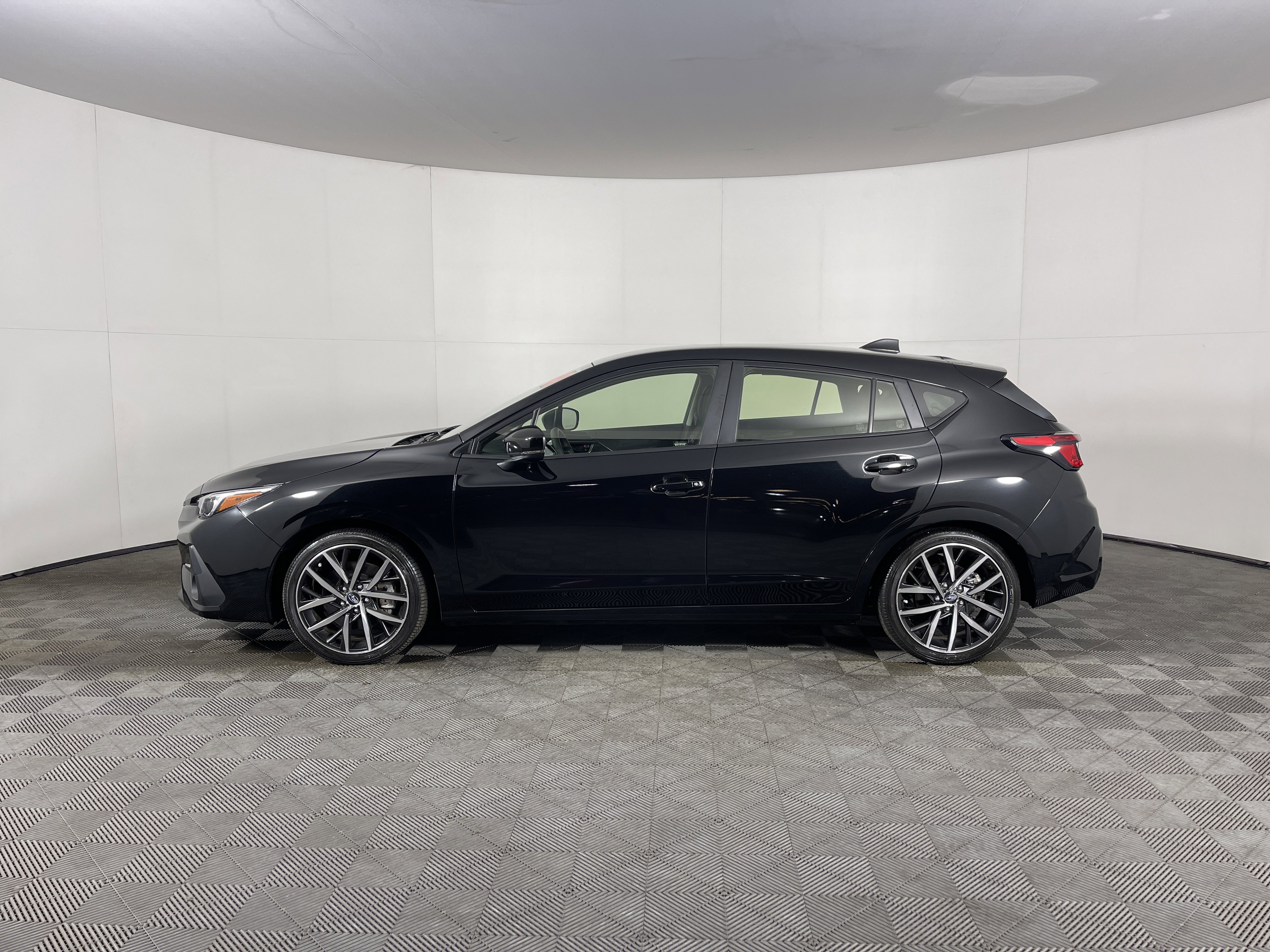 Used 2024 Subaru Impreza 2.0i Sport image 3