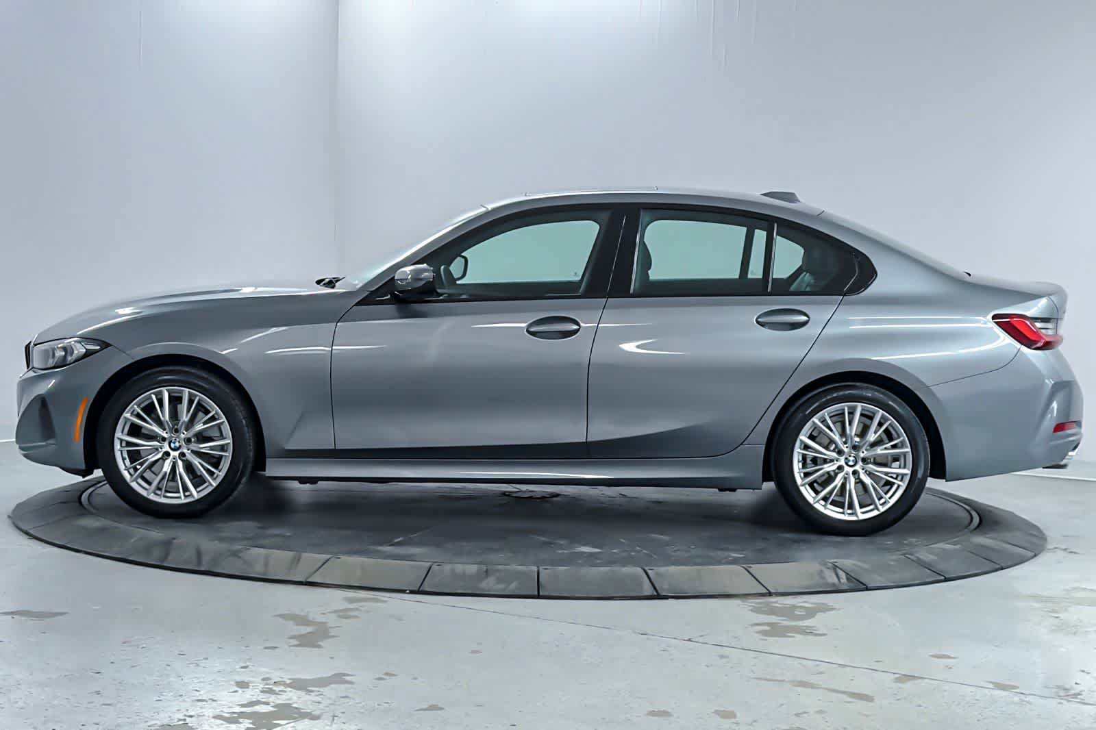 Used 2023 BMW 330i xDrive Sedan w/ Premium Package AWD/4WD image 5