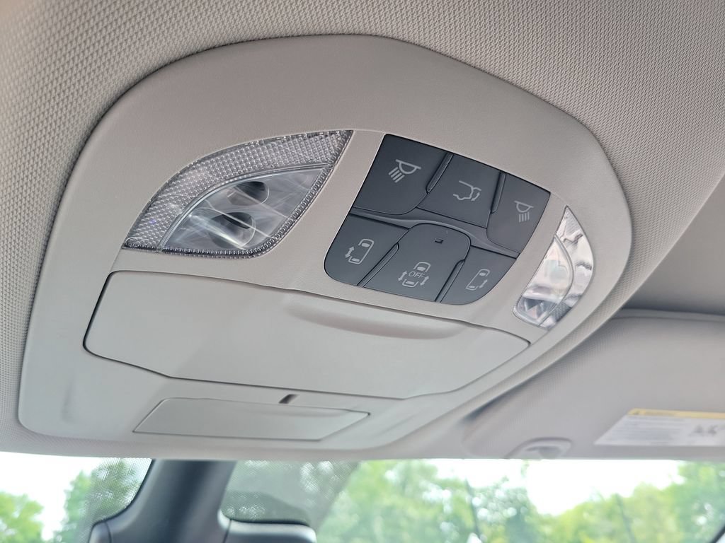 Certified 2024 Chrysler Pacifica Touring-L FWD image 24