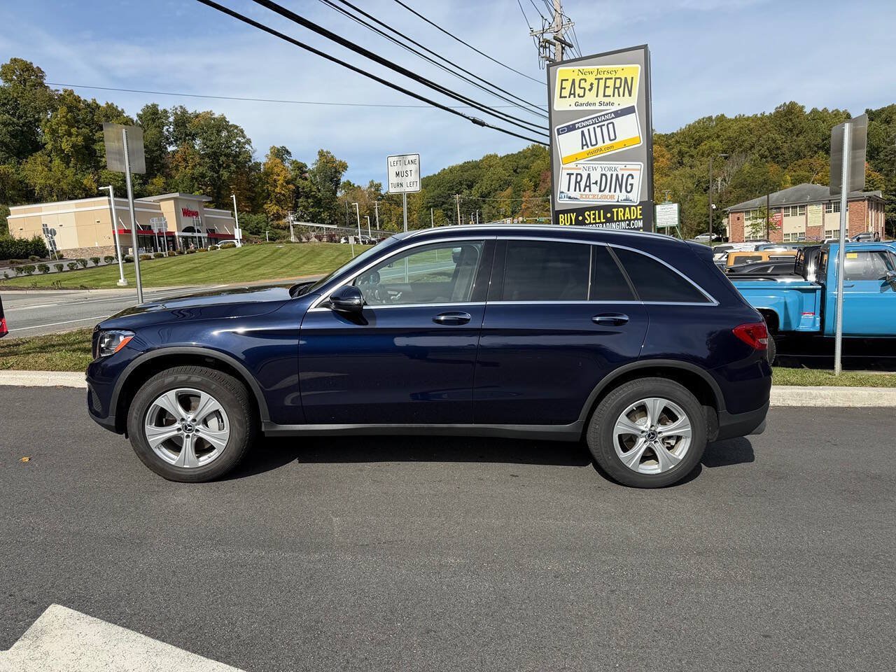 Used 2018 Mercedes-Benz GLC 300 4MATIC image 2