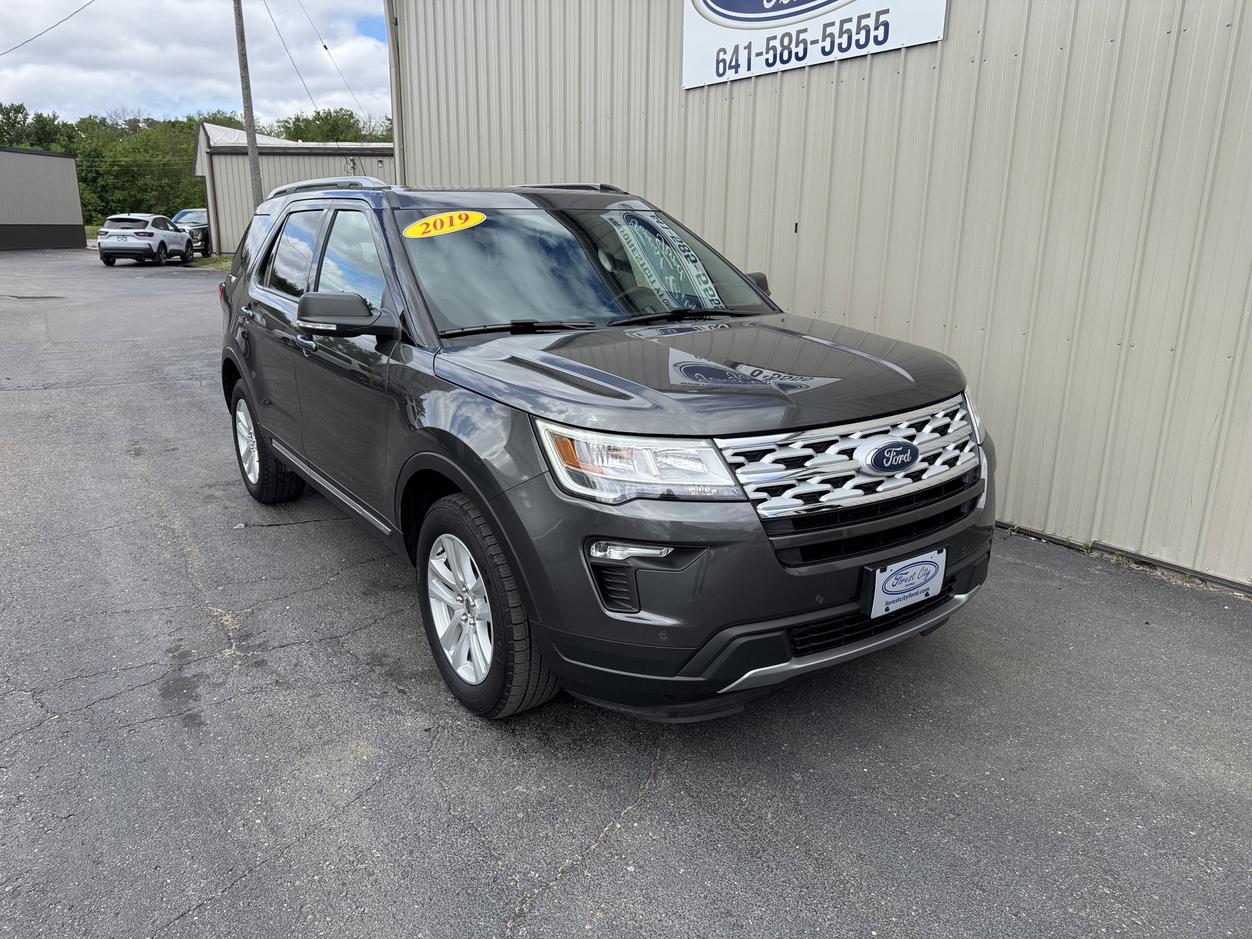 Used 2019 Ford Explorer XLT w/ Equipment Group 202A AWD/4WD image 5