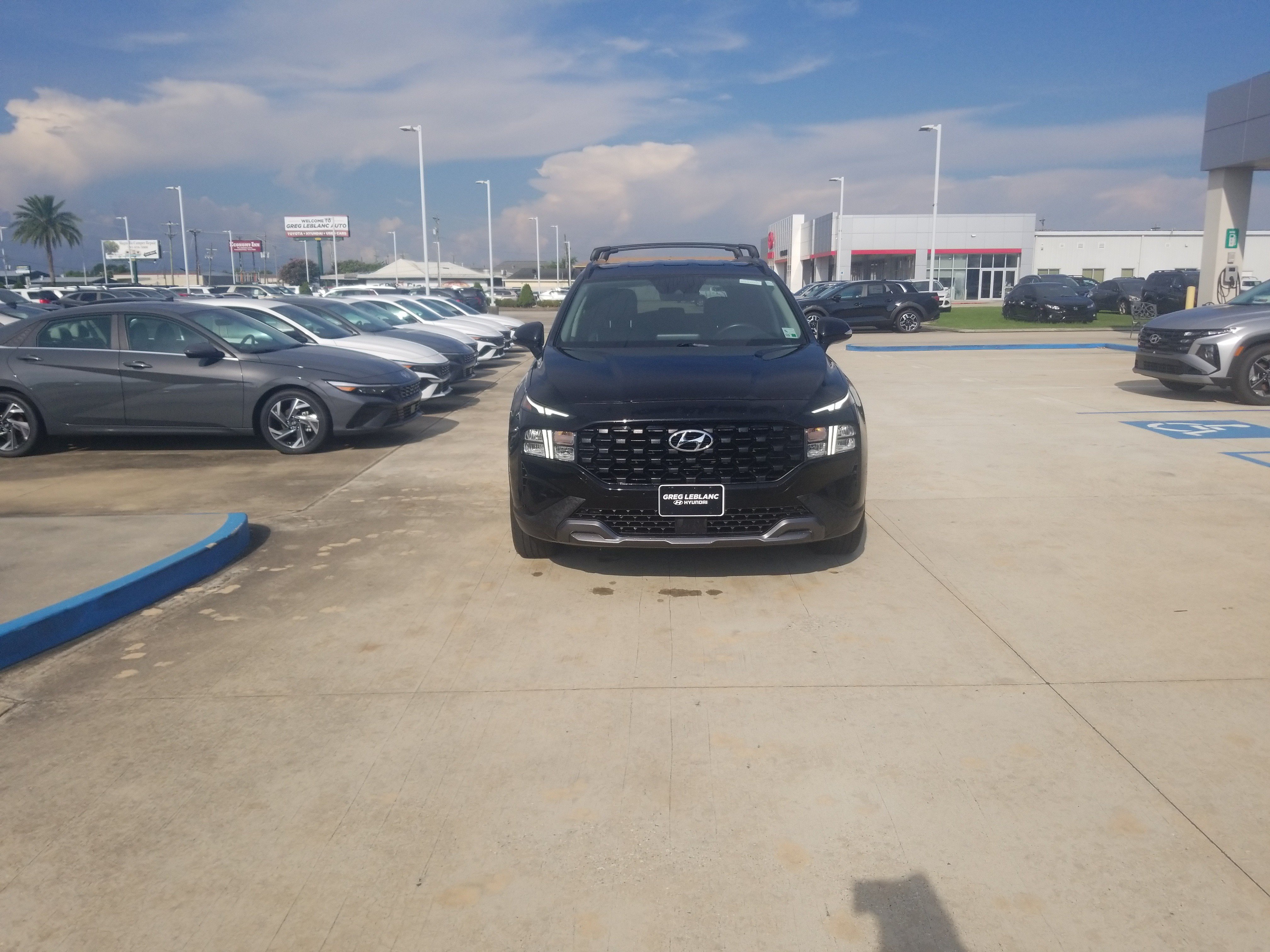 Used 2023 Hyundai Santa Fe XRT FWD image 2