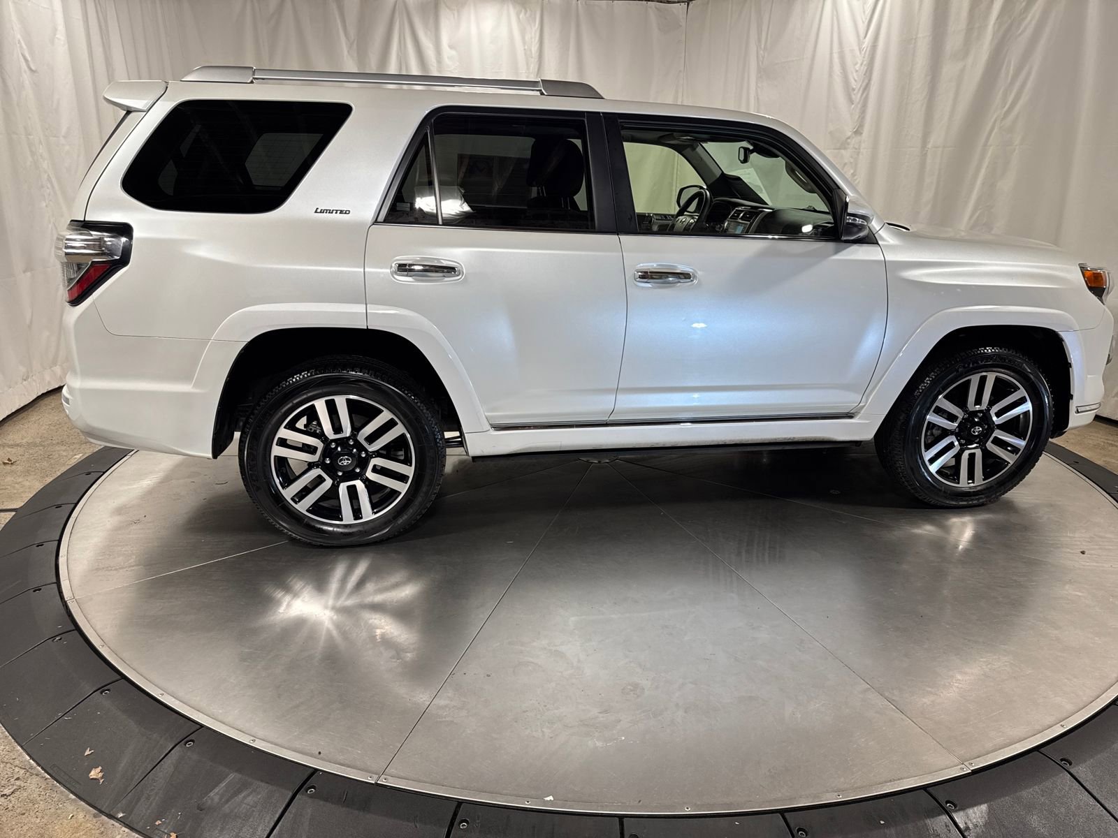 Used 2024 Toyota 4Runner Limited image 9