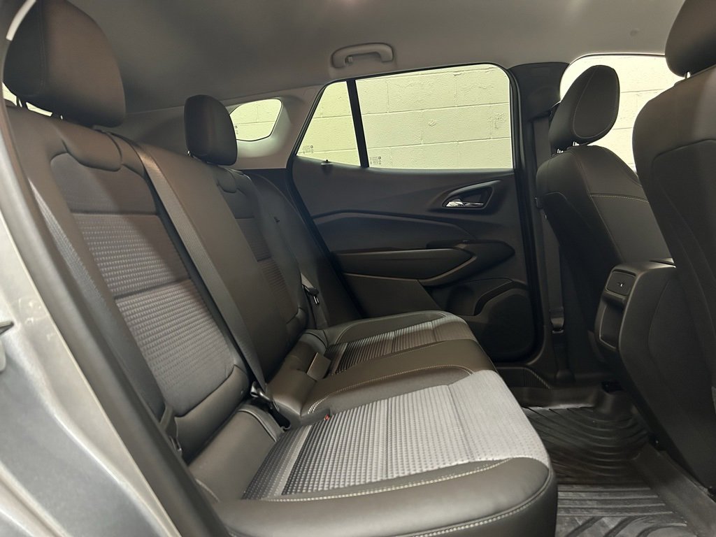 Used 2025 Chevrolet Trax LT w/ Driver Confidence Package image 9