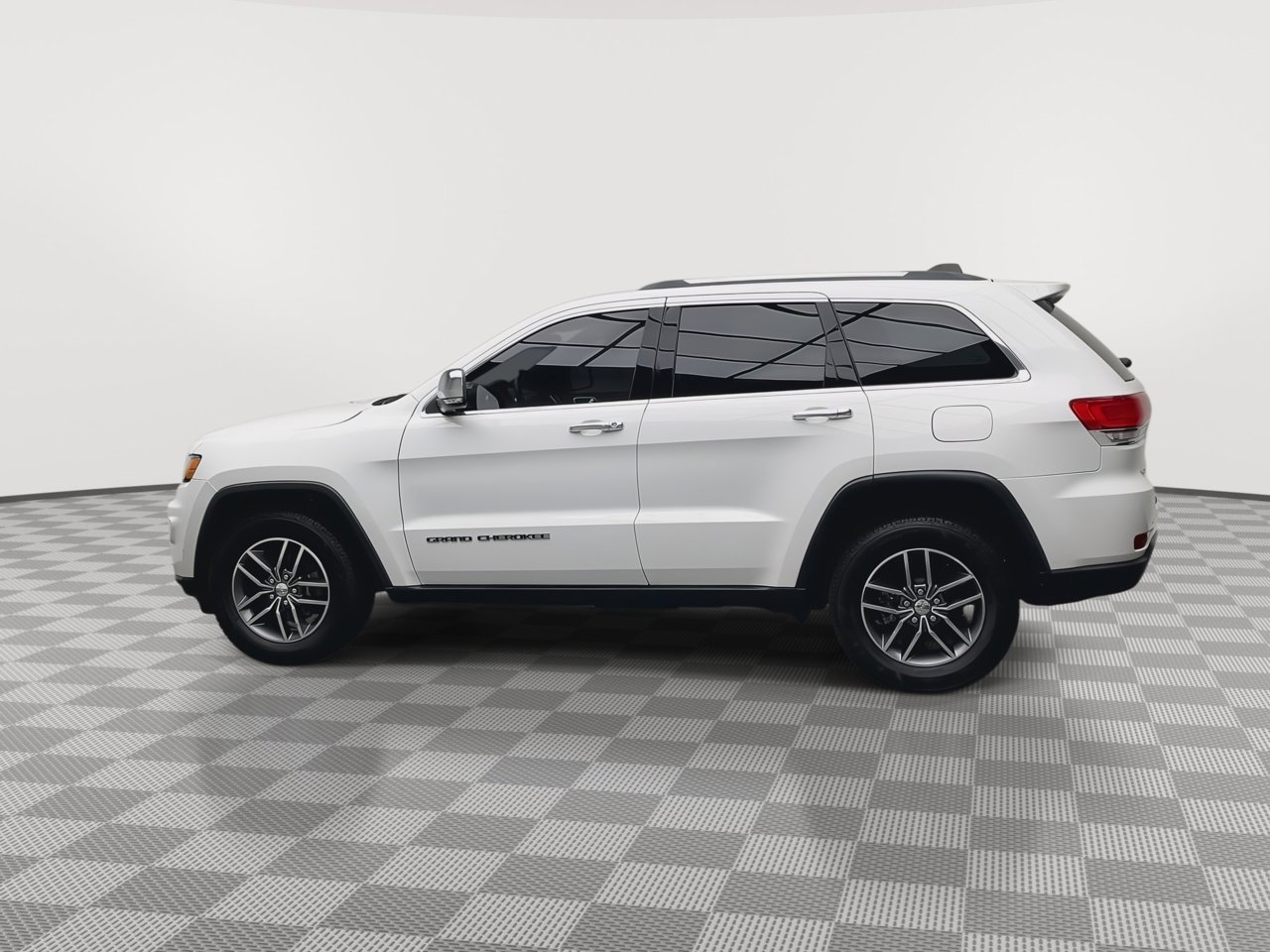 Used 2018 Jeep Grand Cherokee Limited image 37