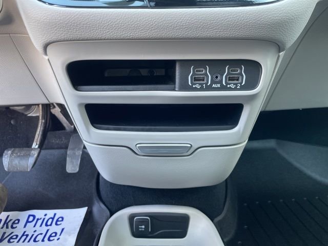 Used 2024 Chrysler Pacifica Touring-L image 15