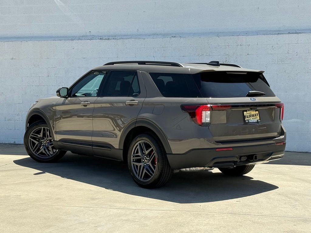 New 2026 Ford Explorer ST-Line w/ ST-Line Street Pack RWD image 3