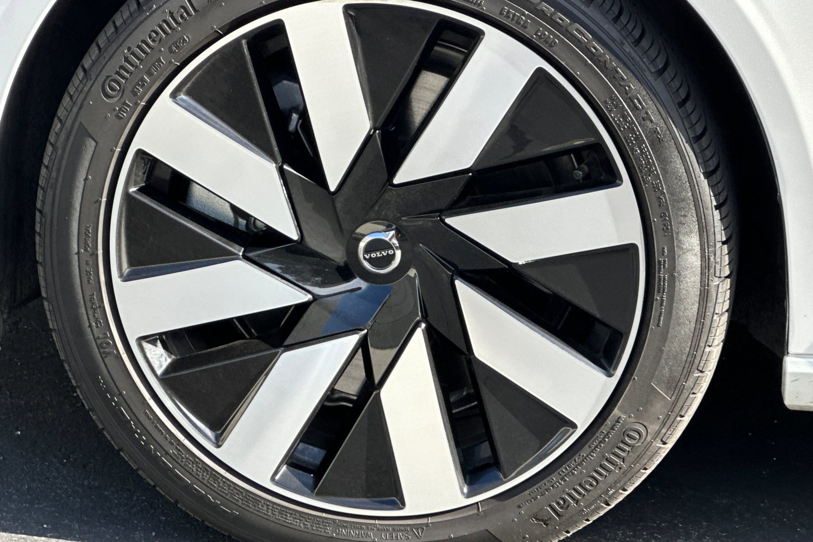 Certified 2025 Volvo S90 T8 Ultra AWD/4WD image 34