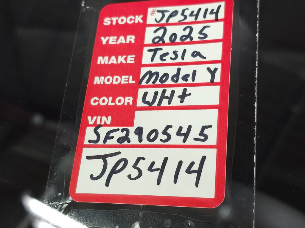 Used 2025 Tesla Model Y Long Range AWD/4WD image 34