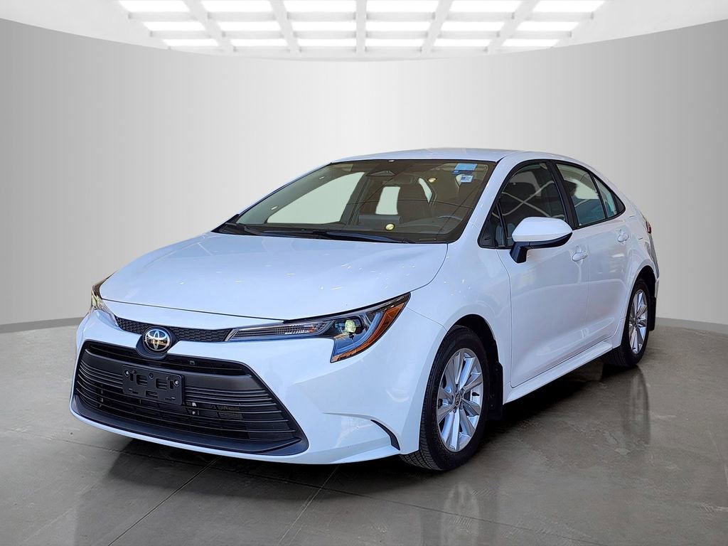 Used 2025 Toyota Corolla LE w/ LE Premium Package image 9