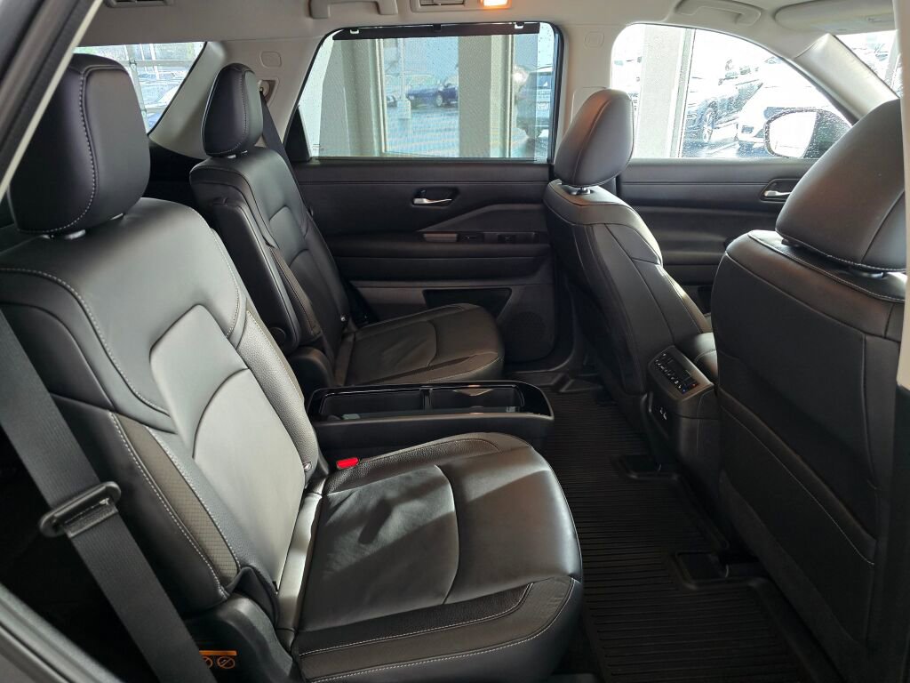Used 2025 Nissan Pathfinder SL w/ SL Premium Package image 44