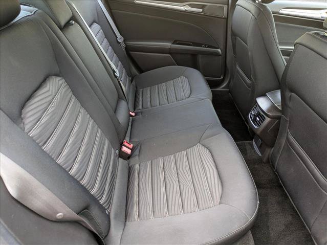 Used 2016 Ford Fusion SE FWD image 18