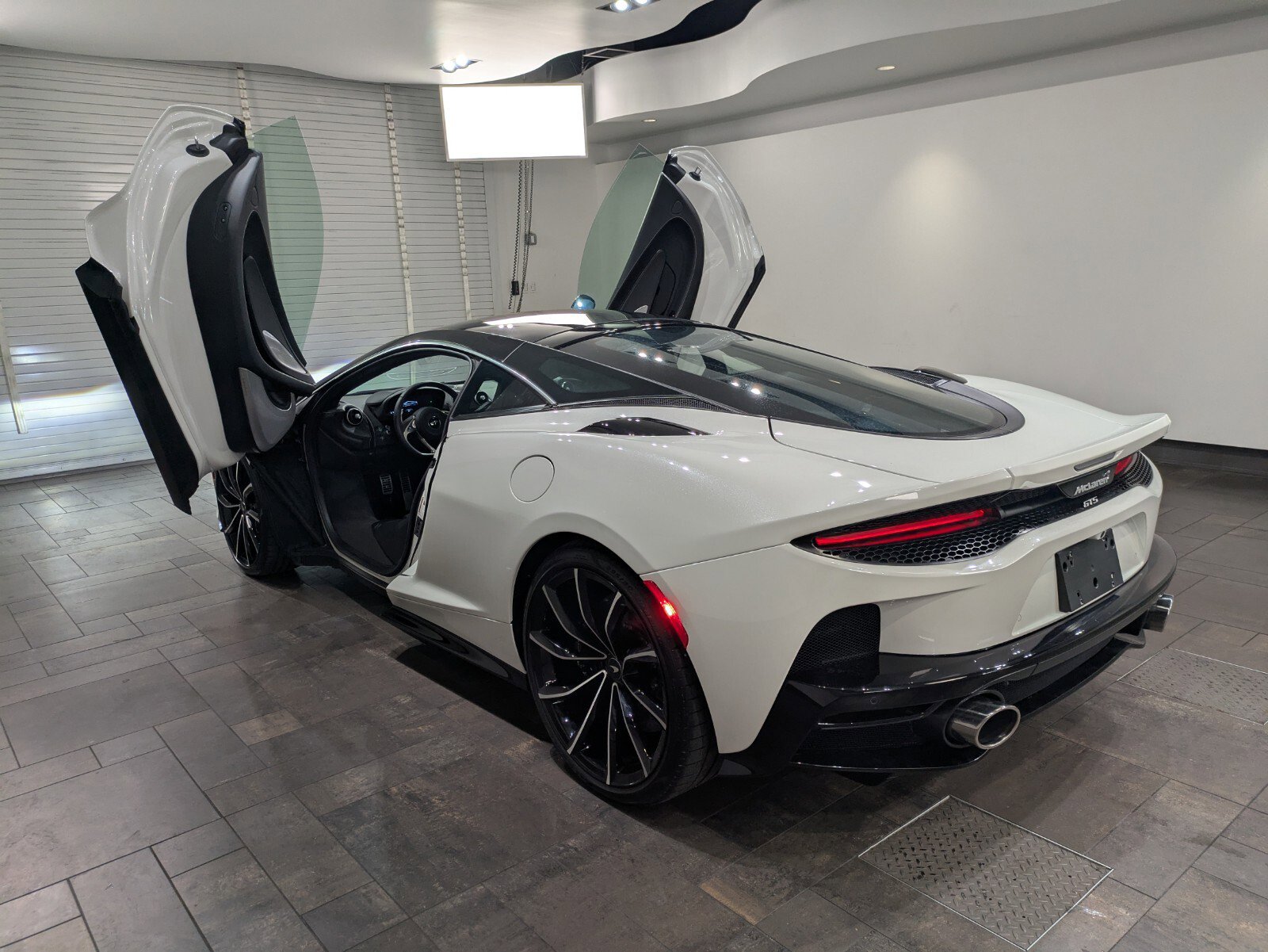 New 2025 McLaren GTS RWD image 25