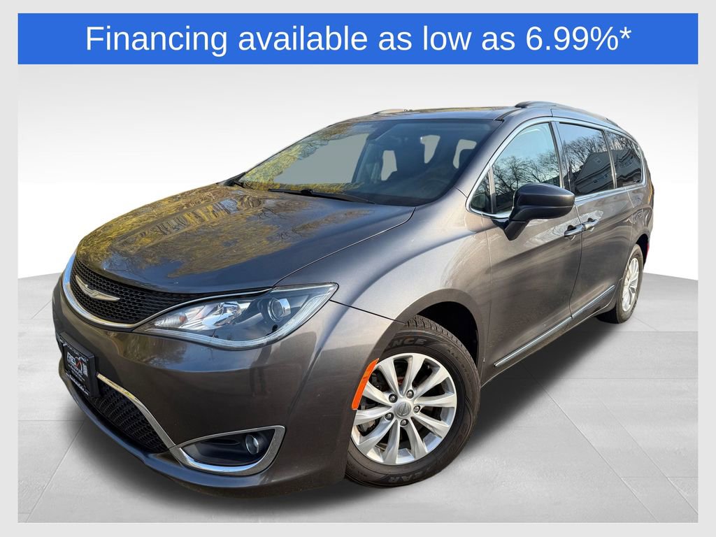 Used 2017 Chrysler Pacifica Touring-L image 1