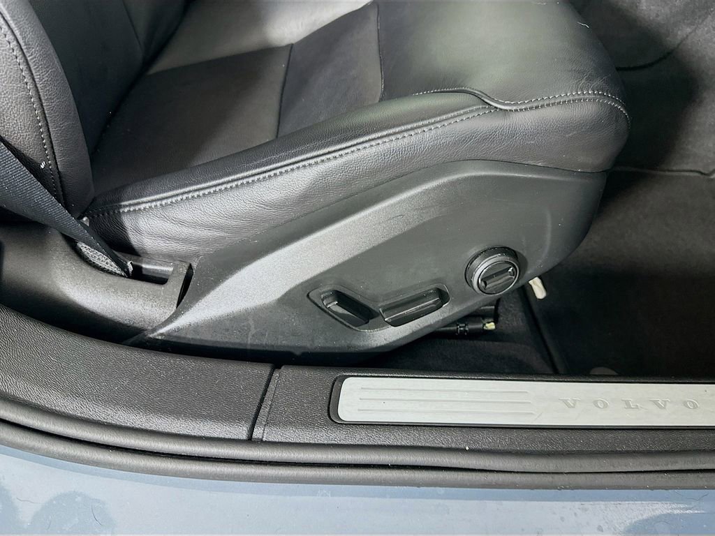 Used 2022 Volvo S60 B5 Momentum image 22