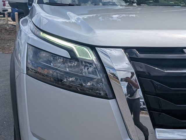 Used 2024 Nissan Pathfinder SV image 9