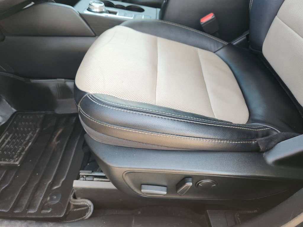 Used 2022 Ford Escape Titanium w/ Titanium Premium Package image 25