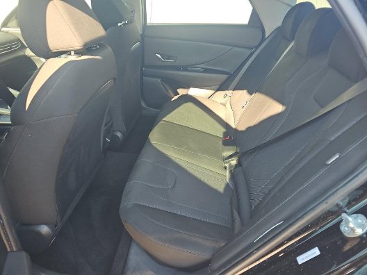 Used 2026 Hyundai Elantra SE FWD image 16