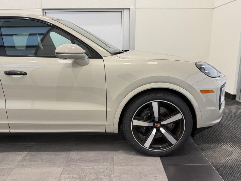 New 2026 Porsche Cayenne Coupe AWD/4WD image 10