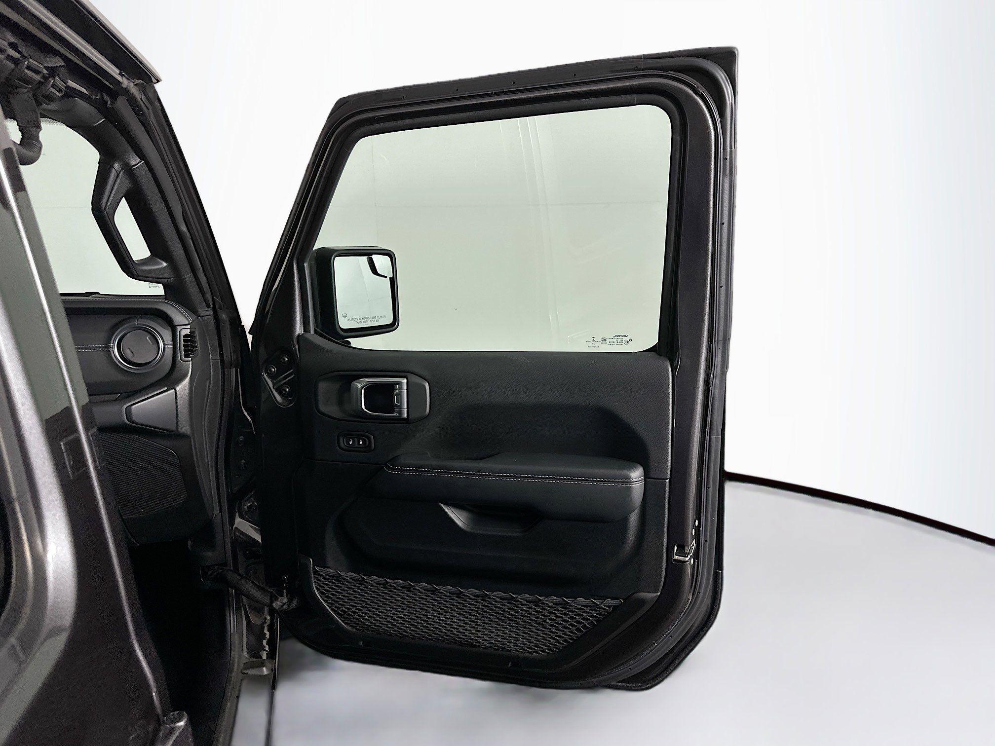 Used 2022 Jeep Wrangler Sahara image 32