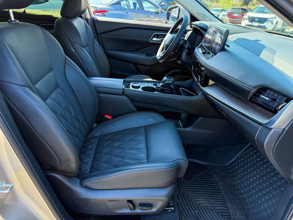 Certified 2026 Nissan Rogue Platinum w/ Platinum Premium Package image 10