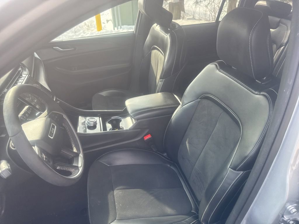 Used 2024 Jeep Grand Cherokee Altitude image 27