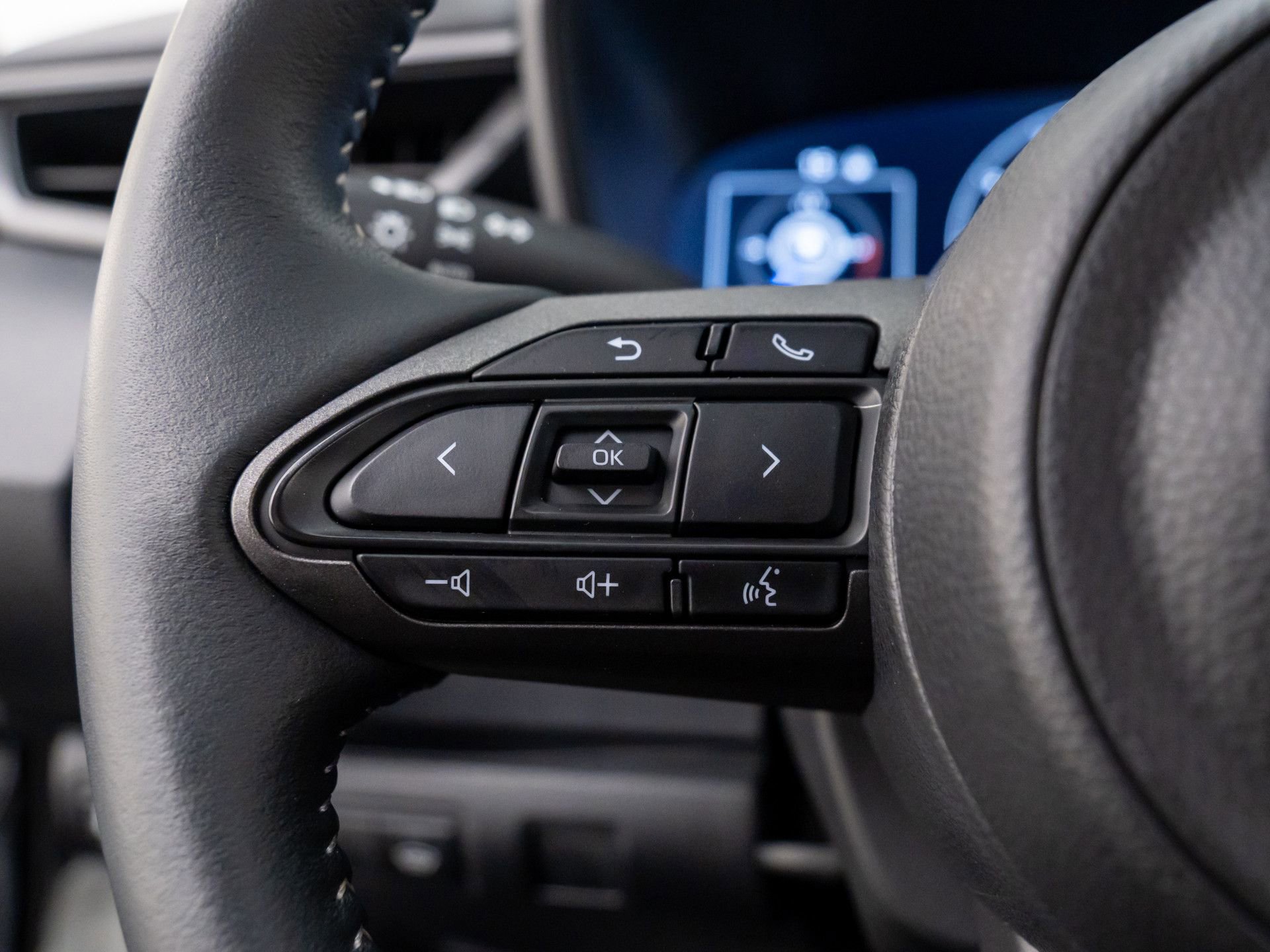 Used 2025 Toyota Corolla Premium w/ Styling Package (TMS) image 28