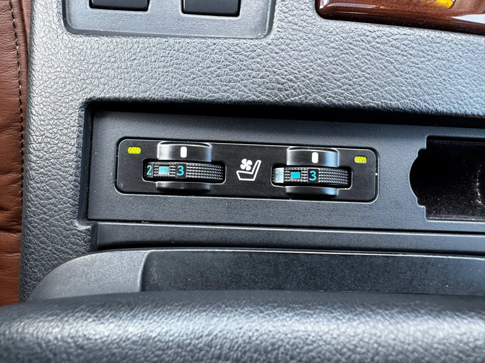 Used 2013 Lexus RX 350 AWD w/ Navigation Pkg image 33