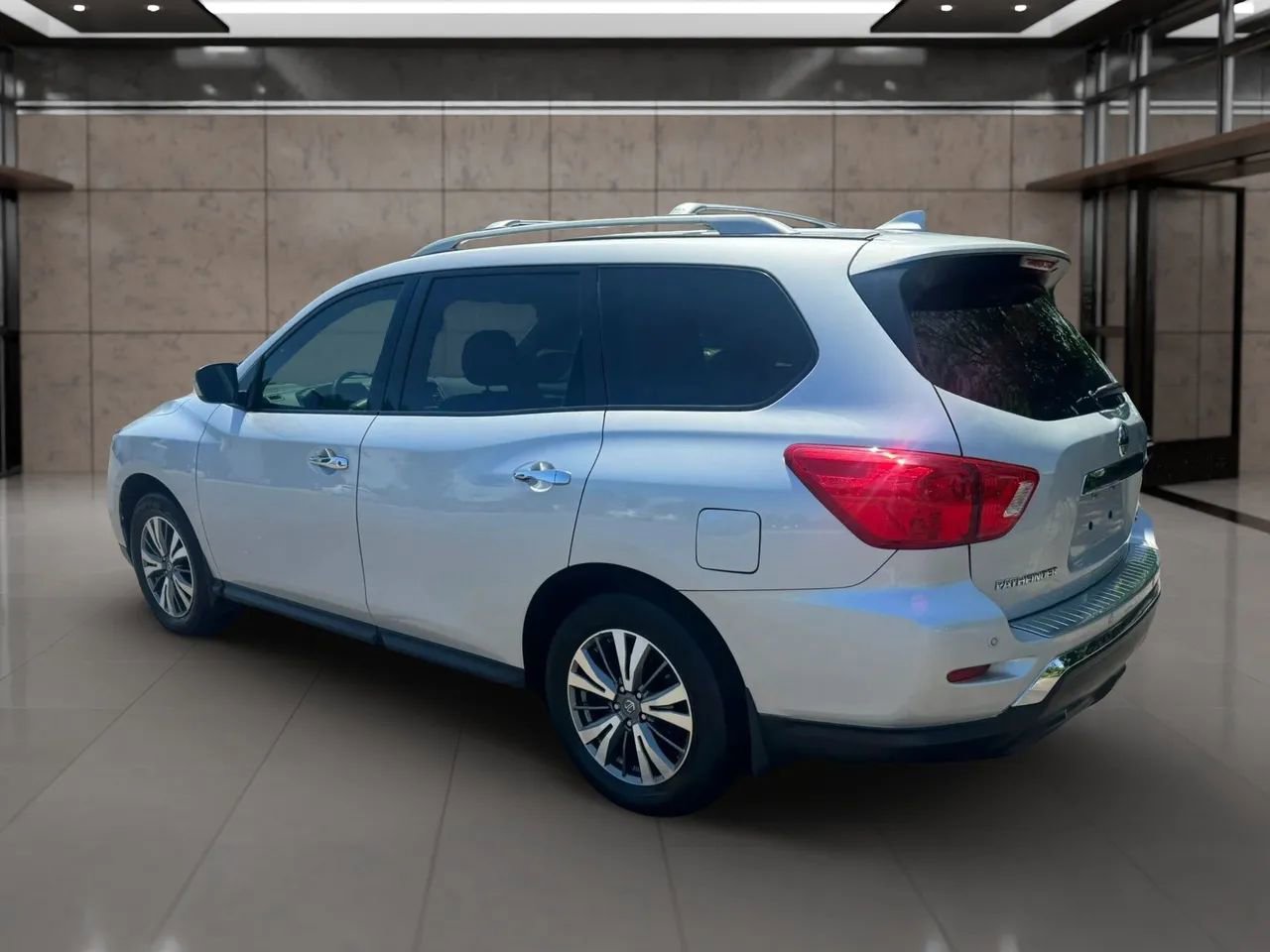 Used 2020 Nissan Pathfinder SV FWD image 4
