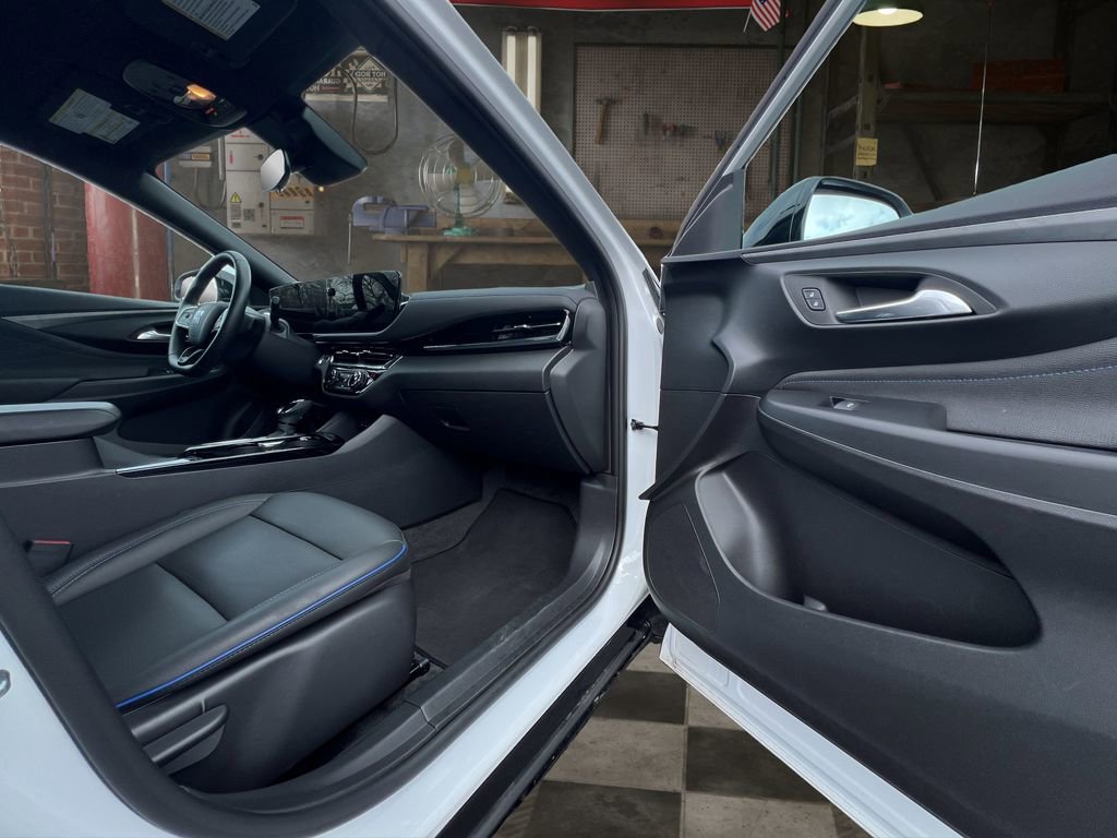 Certified 2025 Buick Envista Sport Touring image 17