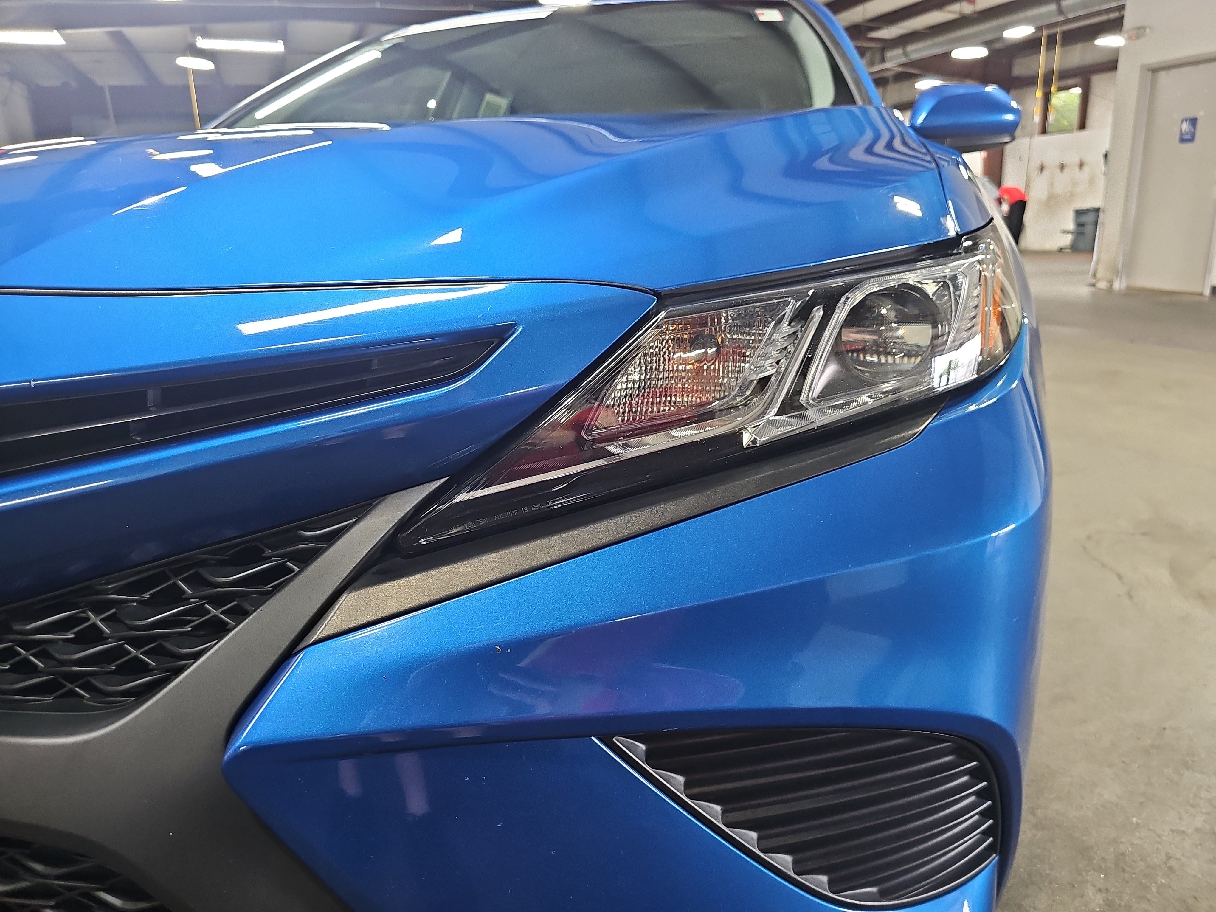 Used 2018 Toyota Camry SE w/ Moonroof Package FWD image 32