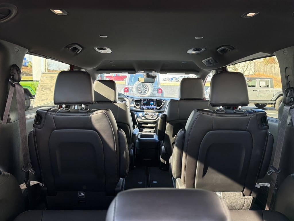 New 2026 Chrysler Pacifica Select FWD image 14