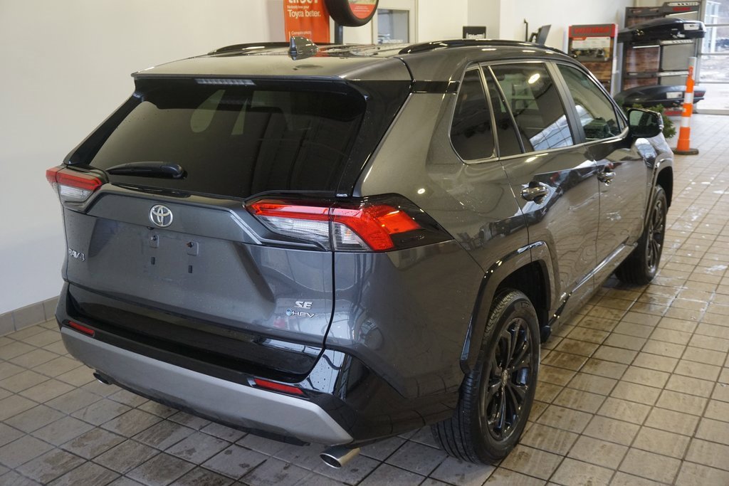 Used 2025 Toyota RAV4 SE image 13