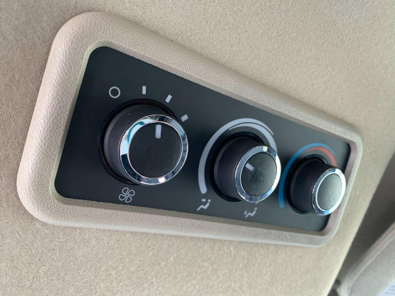 Used 2023 Chevrolet Express 3500 LS RWD image 18