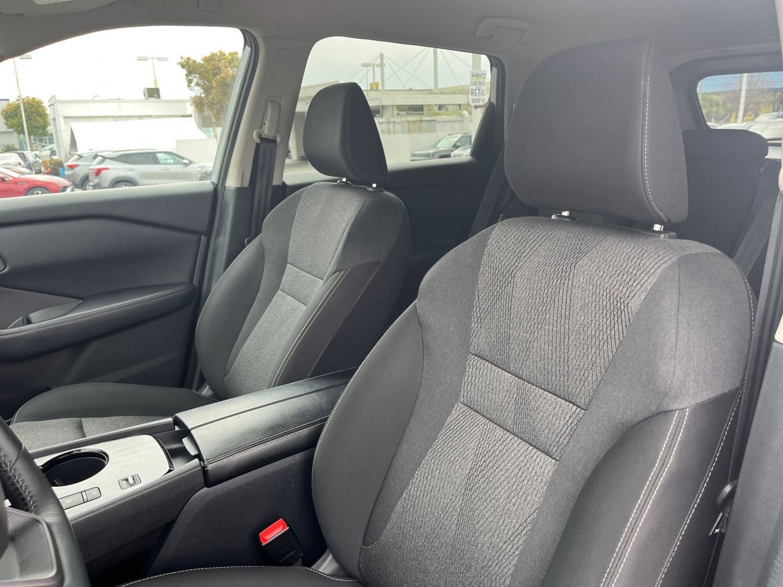 Used 2025 Nissan Rogue SV FWD image 28