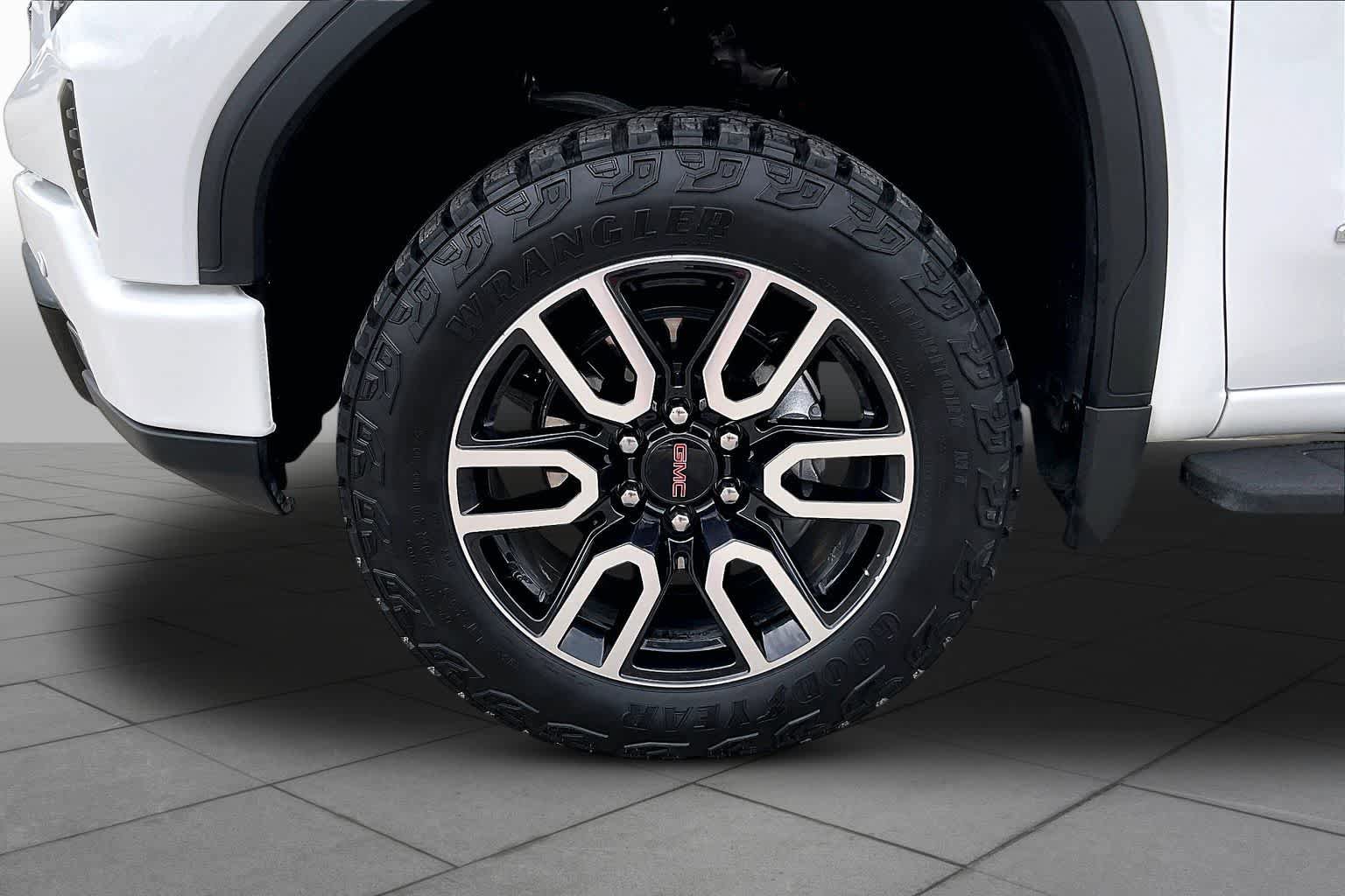 Used 2026 GMC Sierra 1500 AT4 w/ AT4 Premium Package AWD/4WD image 11