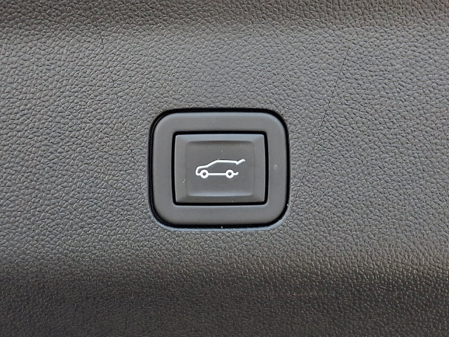 Used 2025 GMC Yukon Denali Ultimate AWD/4WD image 32
