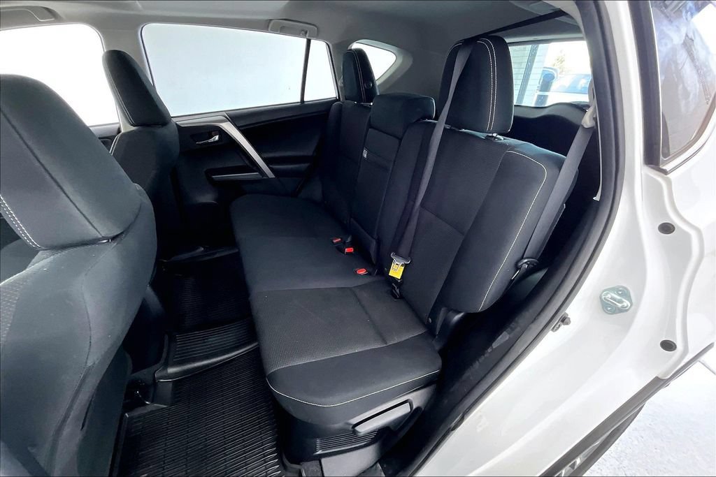 Used 2017 Toyota RAV4 XLE AWD/4WD image 35