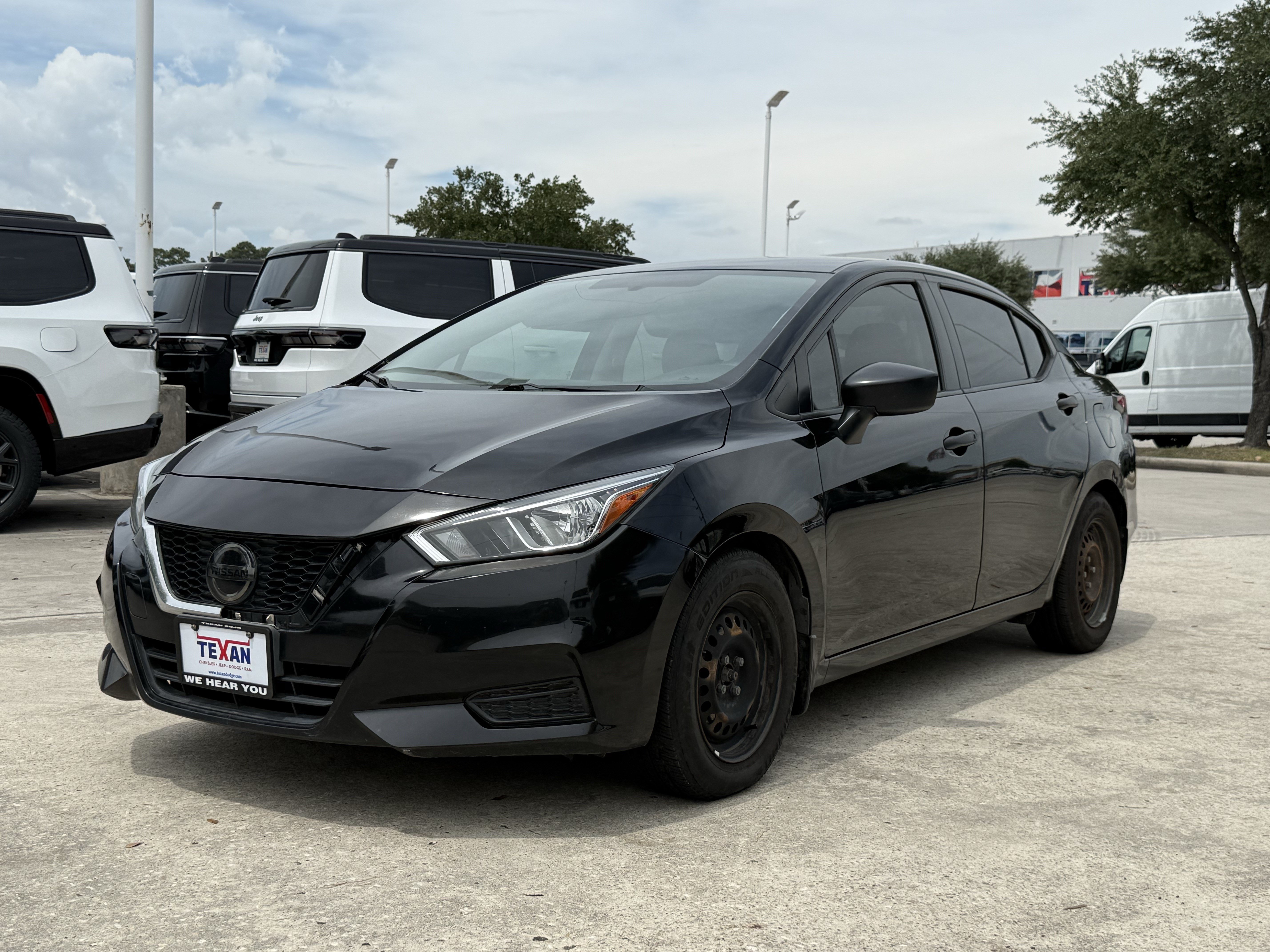 Used 2020 Nissan Versa S FWD image 9