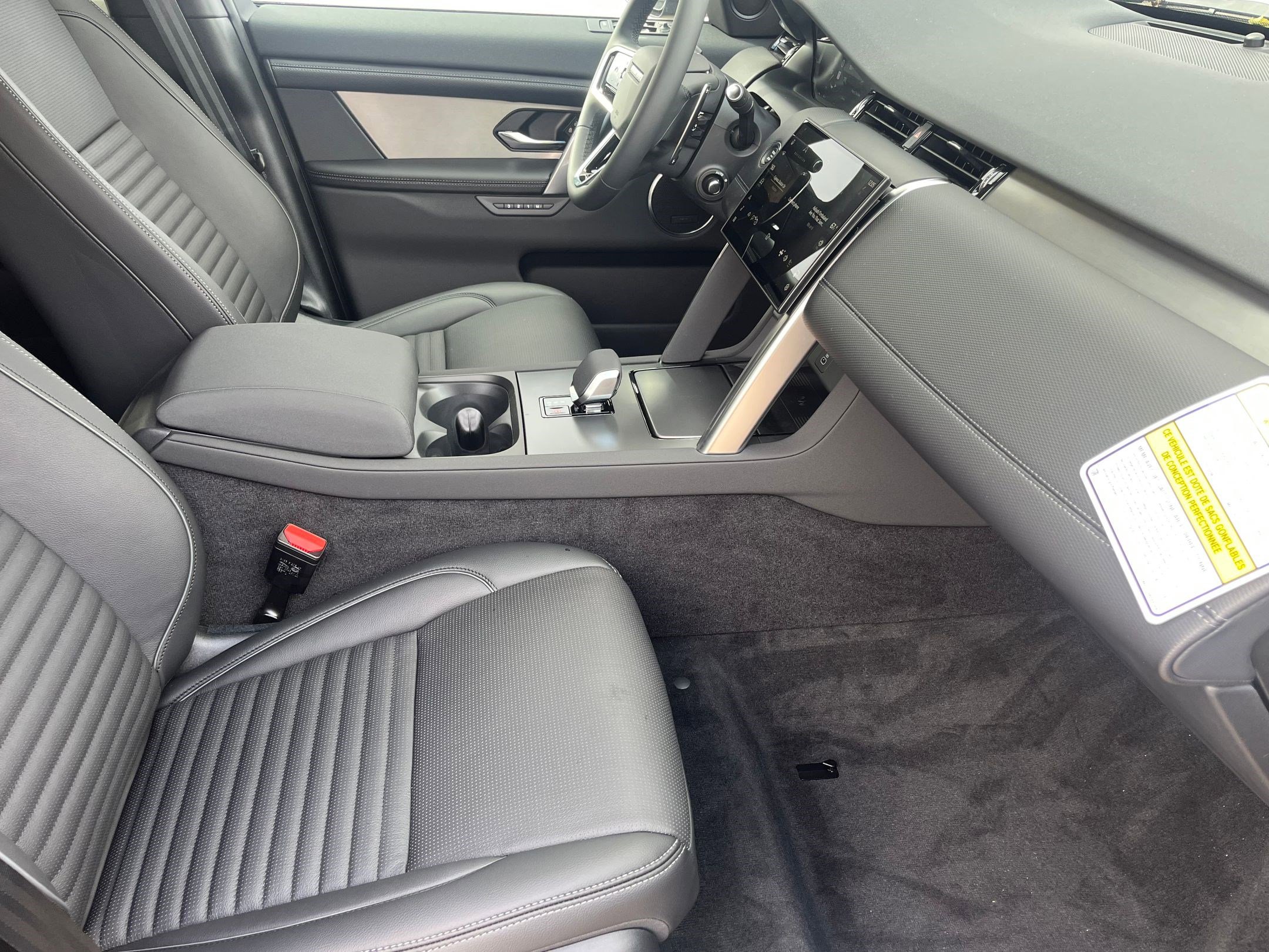 Used 2025 Land Rover Discovery Sport Dynamic SE AWD/4WD image 22