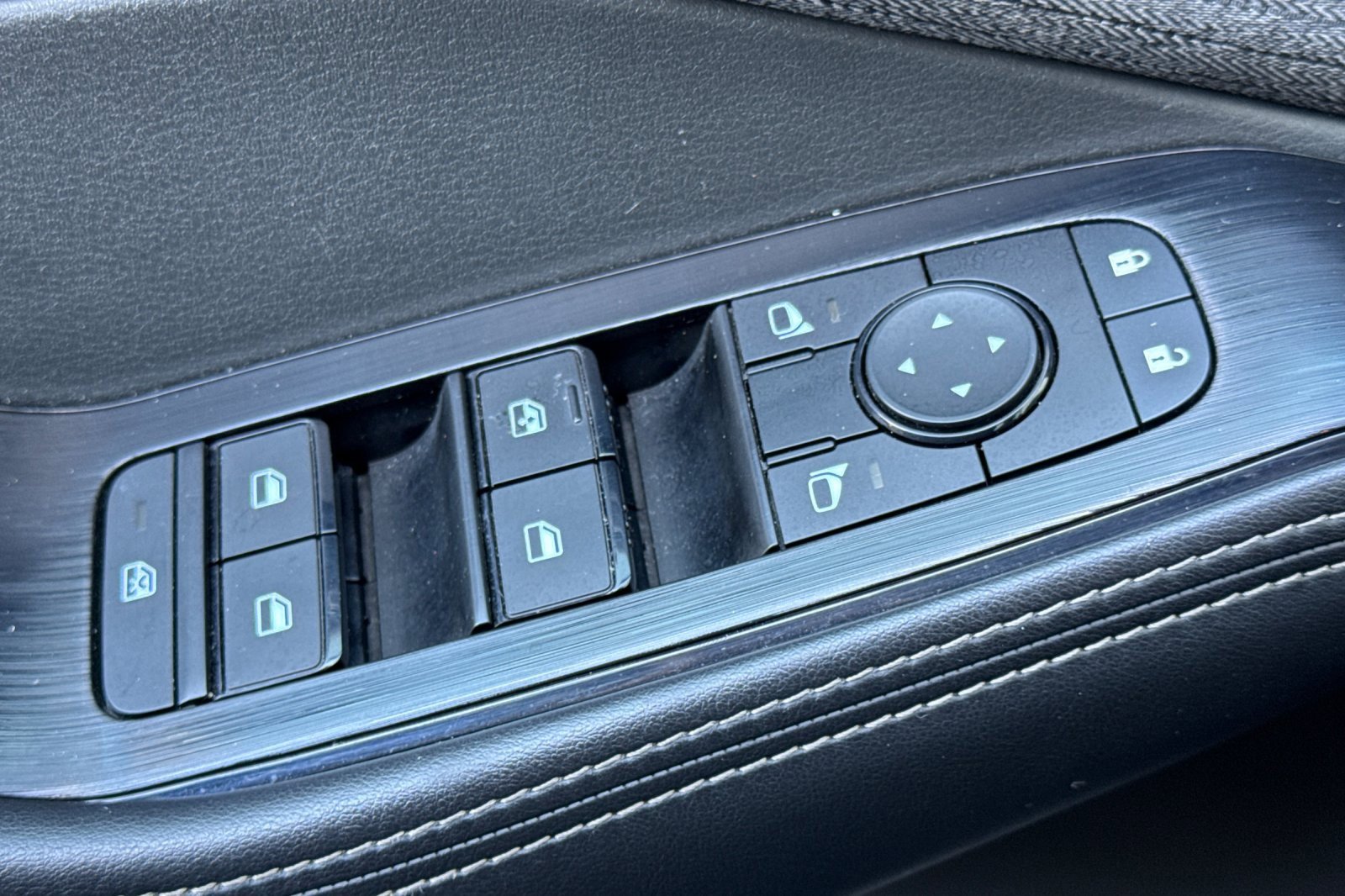 Certified 2023 Nissan Rogue SV image 12